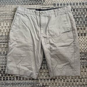 Mens Volcom Flat Front Khaki, Chino Shorts in Light Gray, Waist Size 33